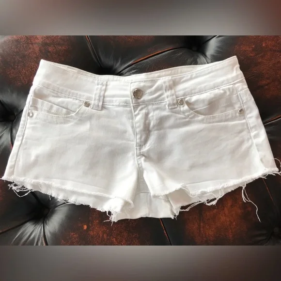 Low rise Shorty shorts - white jean 34” hip/lower waist as it sits lower.   9/10 - Picture 8 of 9